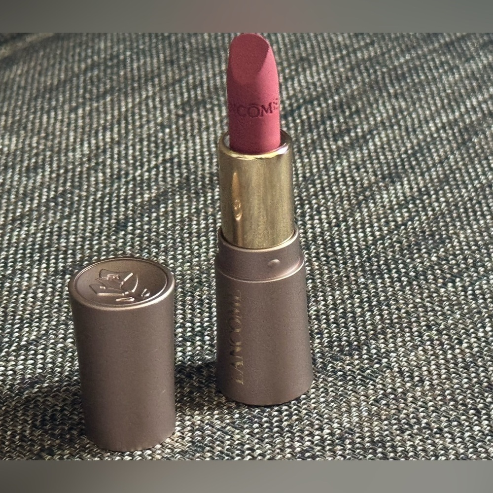 LANCÔME 
L'ABSOLU ROUGE INTIMATTE SOFT MATTE LIPSTICK 1.6gms in 274 FRENCH TEA